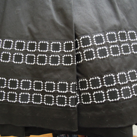 Nygard Collection Women's Black and White Full Skirt- Size 14 - Picture 5 of 5